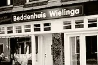 Winkelpui met de letters Beddenhuis Wielinga