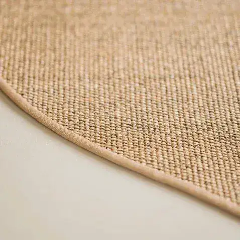 Close-up van sisal met een blinde afwerking langs de rand